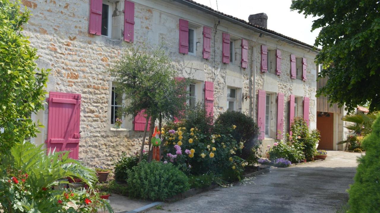 La Pastorale Acomodação com café da manhã Beurlay Exterior foto